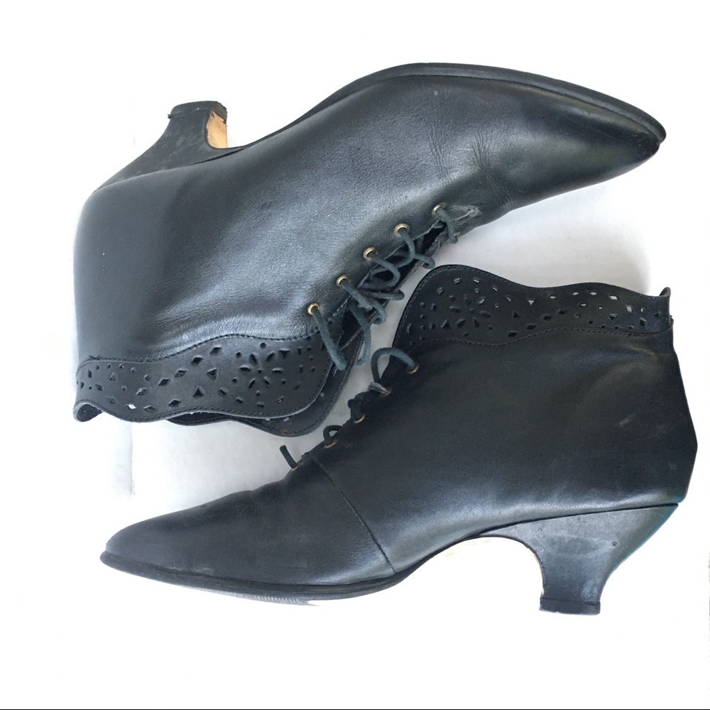 Vintage Black leather granny boots 7
